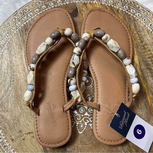 NWT New Decoratived Stoned Flip Flops - Picture 9 of 12